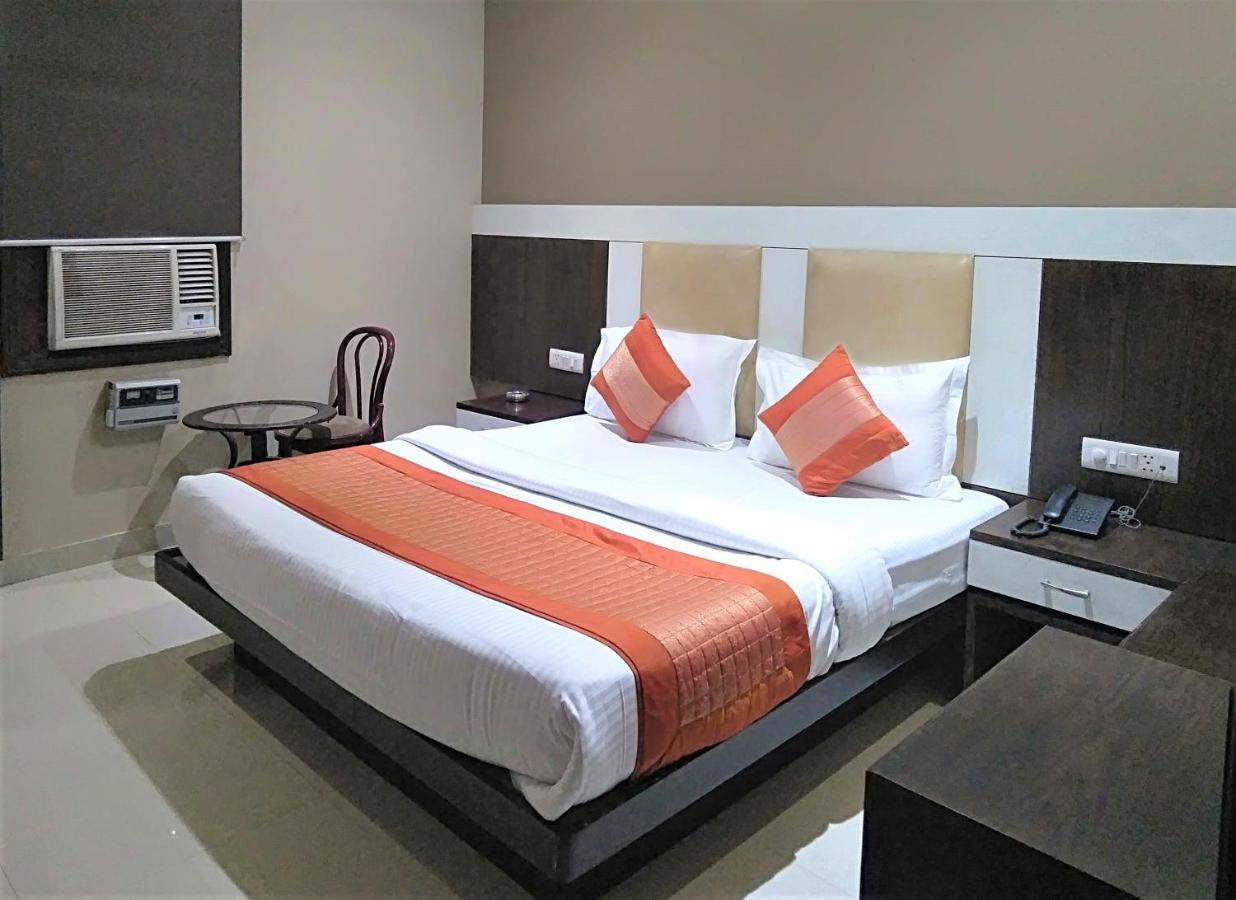 Raj Mahal Inn New Delhi Exterior photo